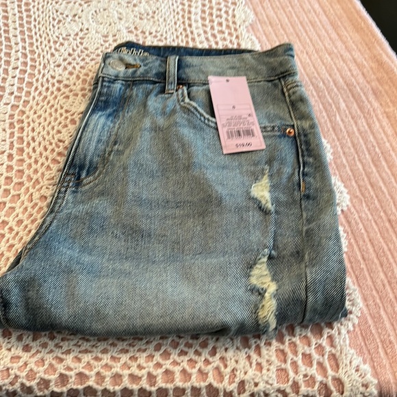 Wild fable medium blue distressed Jean Shorts.  NWT. Size 8. - Picture 7 of 9